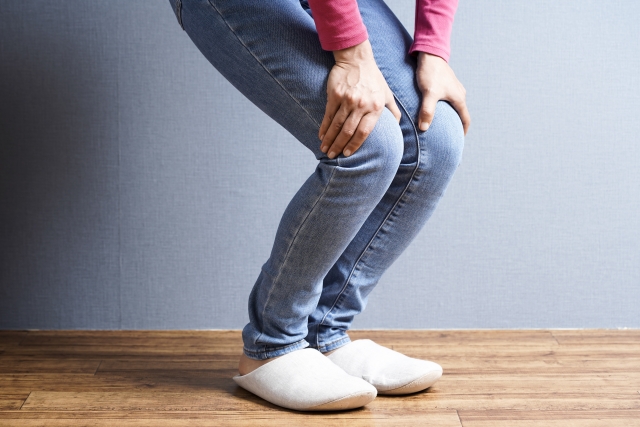 正座すると膝が痛い・・・