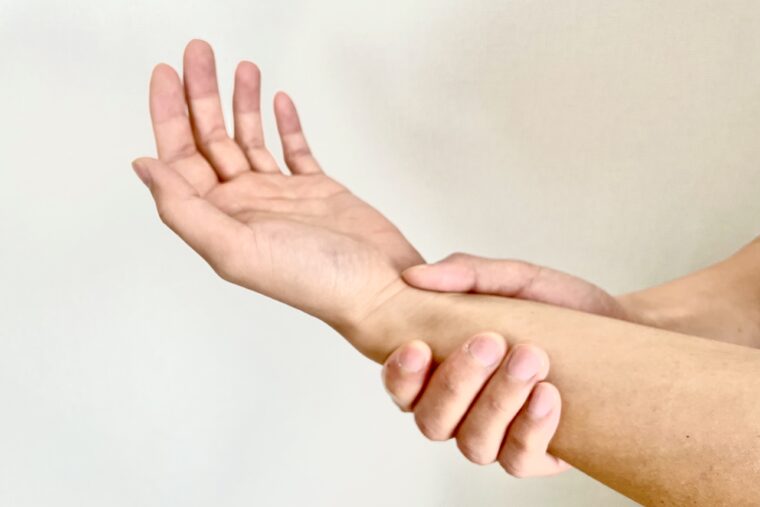 手首が痛い原因とは？よくある症状と隠れた理由を徹底解説