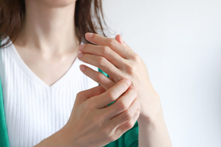 腱鞘炎は手術しないで改善できる？やさしい対処法を解説