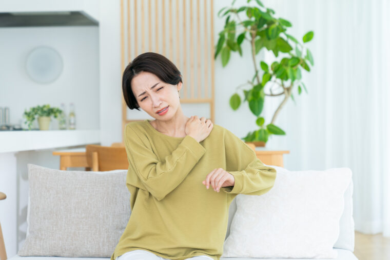 四十肩に鍼灸は効果的？つらい痛みをやさしくケアする方法
