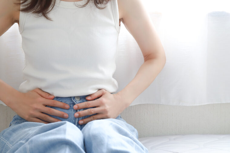 食後でもないのにお腹が張る…その膨満感の原因と対処法