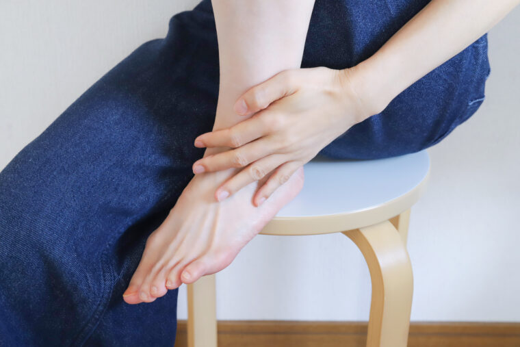 足首を捻挫して腫れたら？正しい対処とやさしいケア