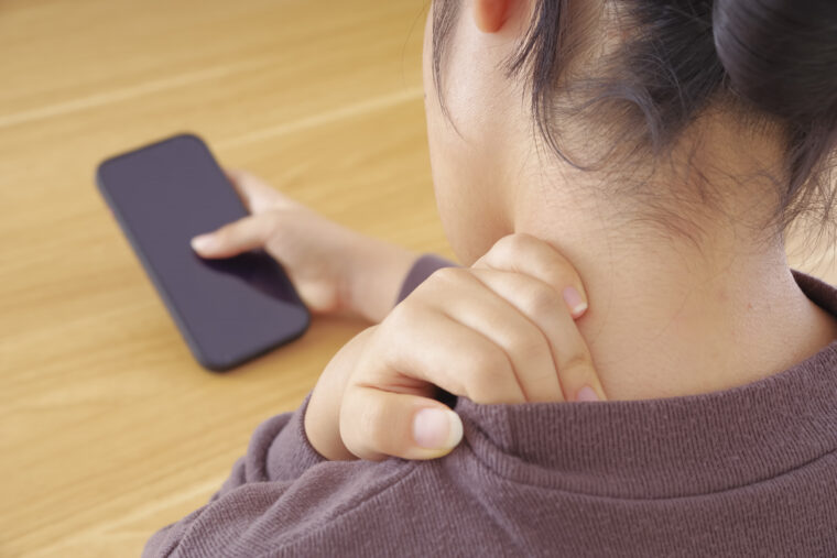 ストレートネックに鍼灸は効果的？原因と改善のためのやさしい解説