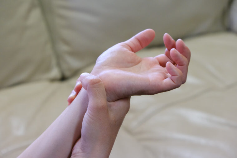 手首をひねった痛みに鍼灸はいい？長引く前に知りたいケアと目安