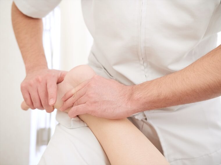 走るとアキレス腱が痛いのはなぜ？原因と走り続けるためのケア