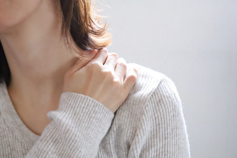 腕を上げるとしびれるのはなぜ？鍼灸でできる胸郭出口症候群のケア